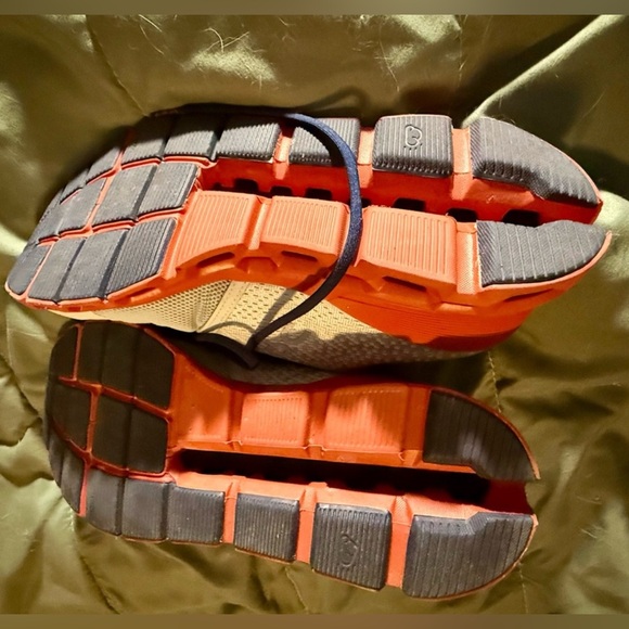 On Cloud Running MineralRust Sneakers - Picture 9 of 10